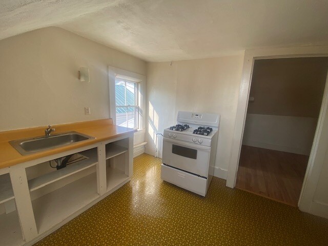 Kitchen - 901 New York Ave