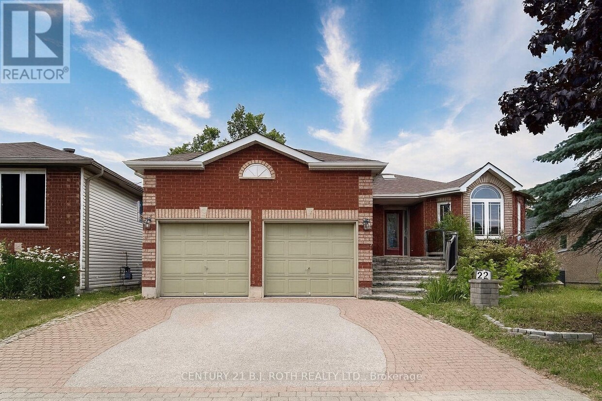 Primary Photo - 22 Mapleton Ave