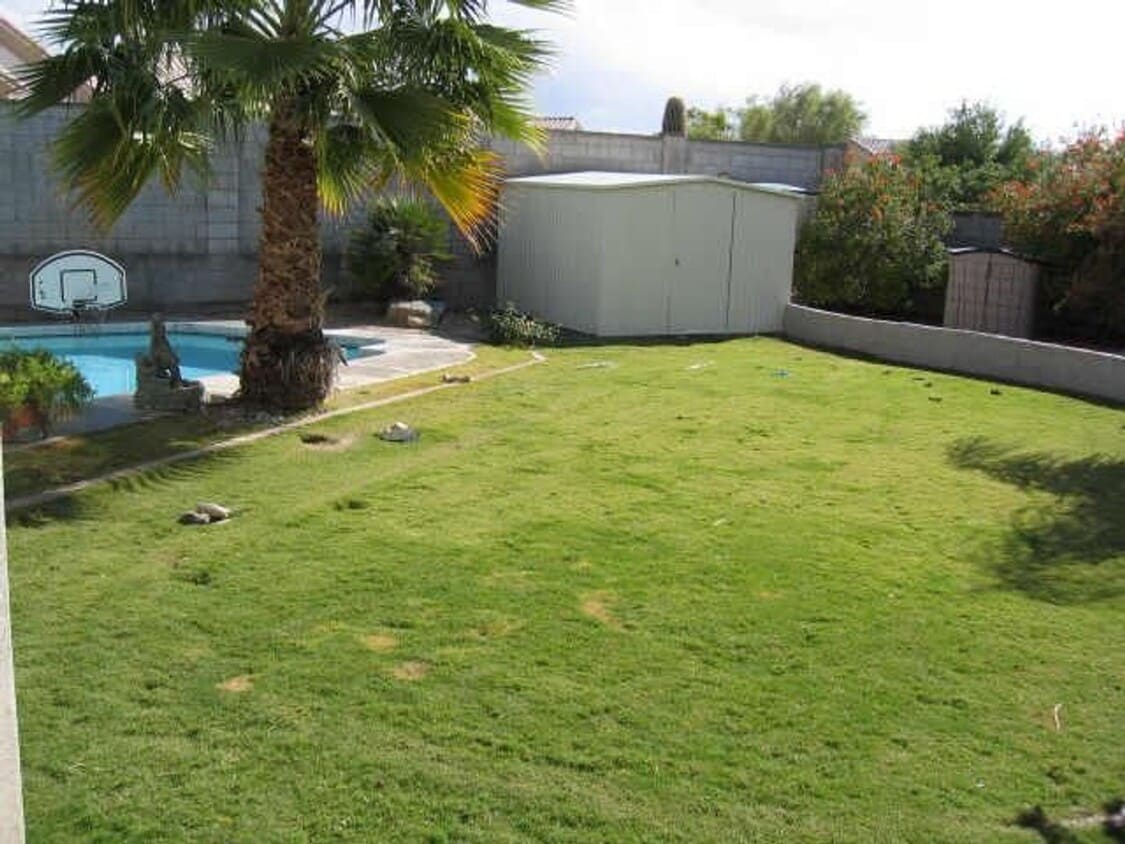 Building Photo - Gorgeous 4 bedroom Scottsdale home with POOL and 3 car garage