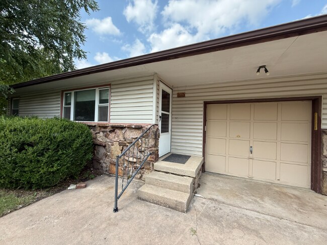 Foto del edificio - 1603 Timberline Dr