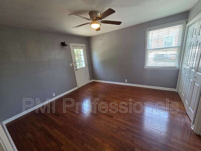 Building Photo - 218 Walcott Dr