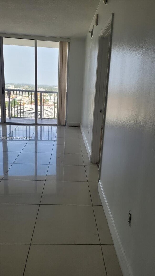 Foto del edificio - 1750 N Bayshore Dr