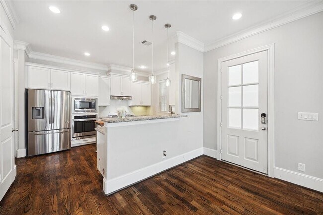 Foto del edificio - 1203 W 25th St