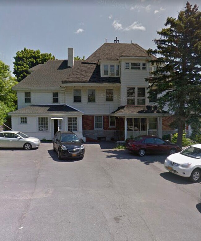 Building Photo - 1912 W Genesee St