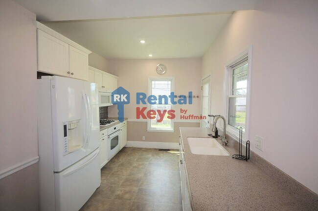 Building Photo - Three Bedroom | Two Bathroom House