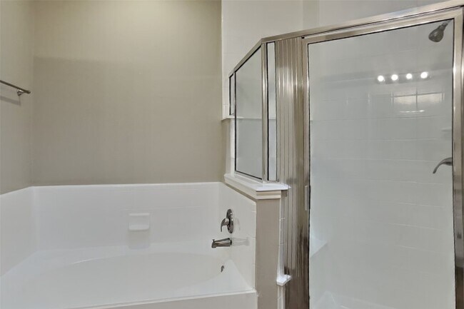 Foto del edificio - 3830 Paigewood Dr