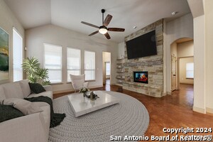Building Photo - 511 Pecan Forest