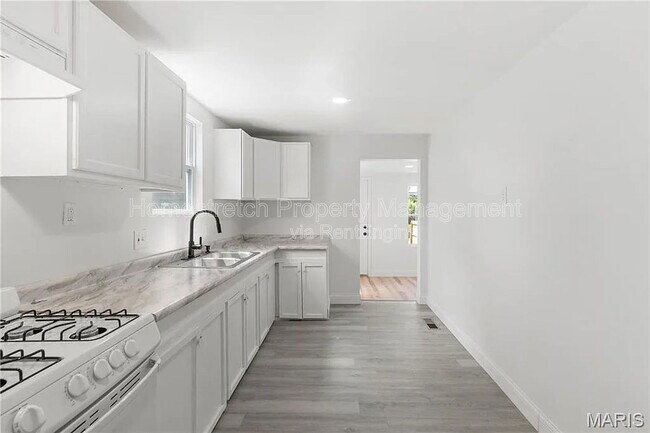 Foto del edificio - 5021 Davison Ave