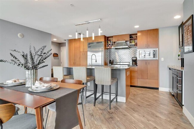 Foto del edificio - 1120 E Kennedy Blvd