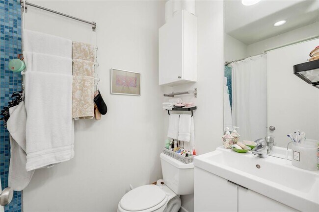 Foto del edificio - 708 E 45th St