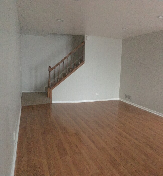 Living Room - 304 Westwood Ct