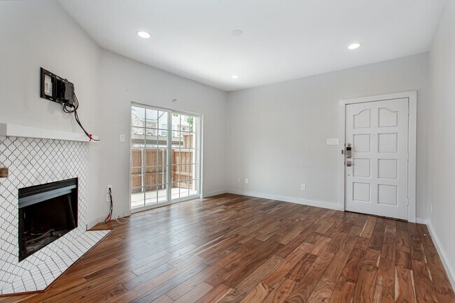 Building Photo - 1 Bed, 1 Bath condo near Lower Greenville!