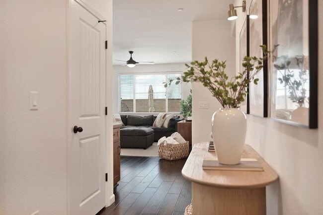 Foto del edificio - 3 Bedroom Home in Whitney Ranch