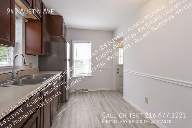 Building Photo - 949 Austin Ave