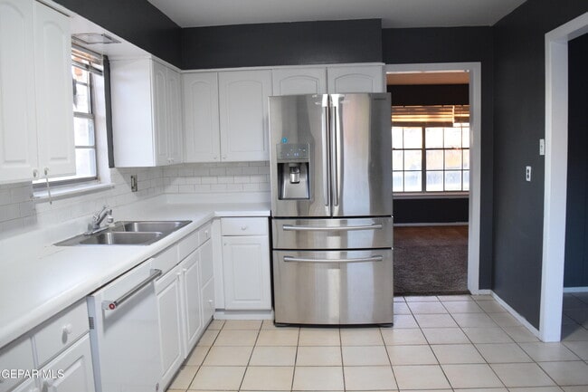 Foto del edificio - 136 N Festival Dr