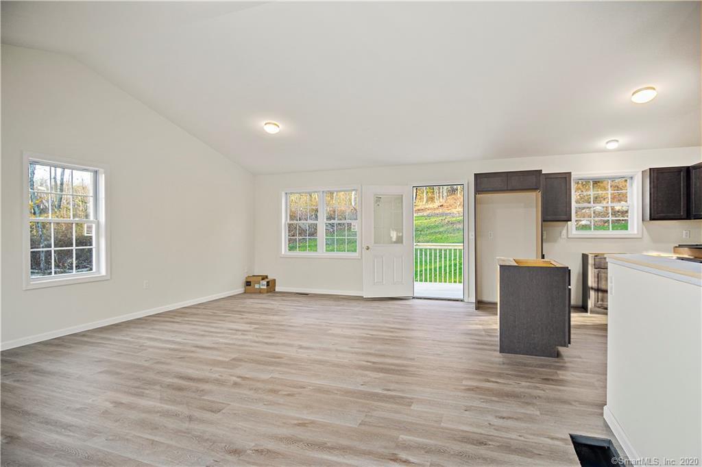 Foto del edificio - 131 Bates Pond Rd
