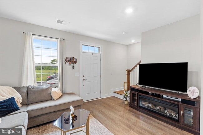 Building Photo - 204B Dock St