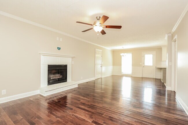 Building Photo - 418 Oakhaven Dr