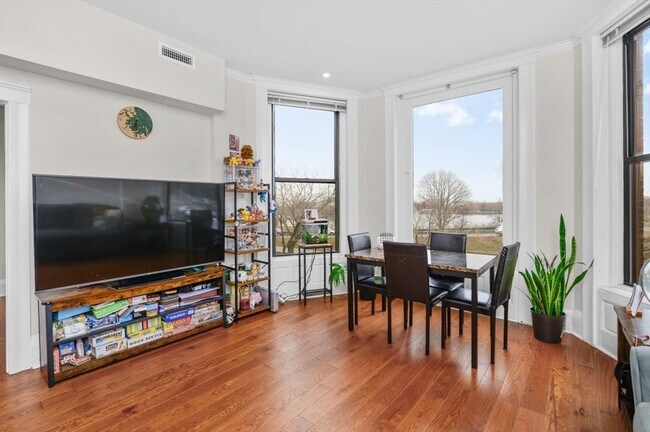 Foto del edificio - 25 Bay State Rd