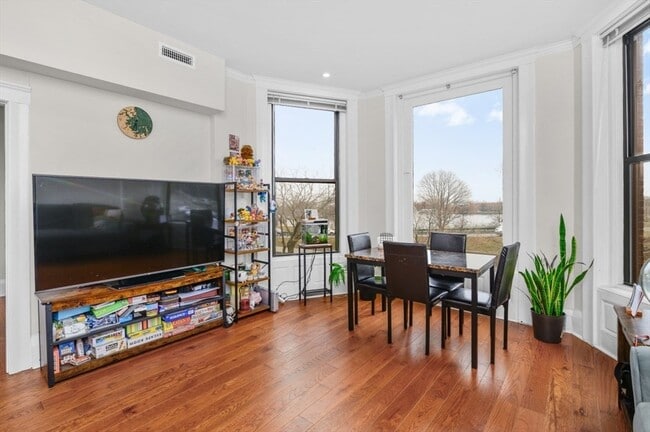 Building Photo - 25 Bay State Rd