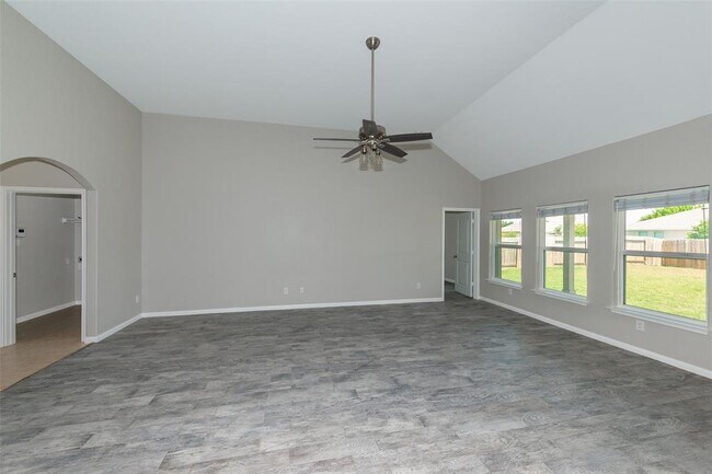 Foto del edificio - 1349 Twin Estates Dr