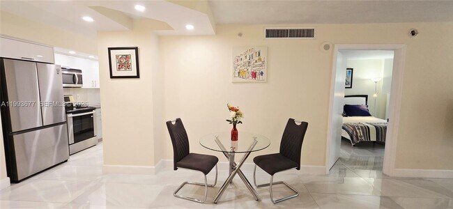 Foto del edificio - 6917 Collins Ave