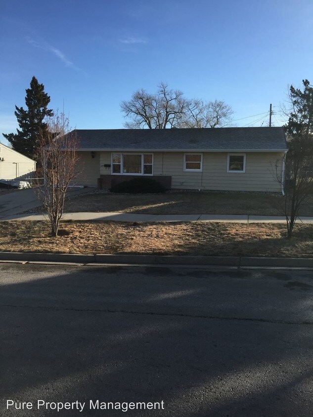 Primary Photo - 2416 Willow Ave