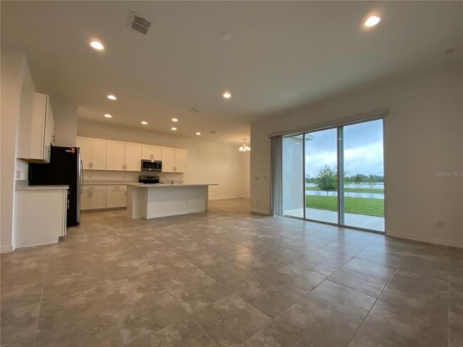 Building Photo - 2127 Brillante Dr