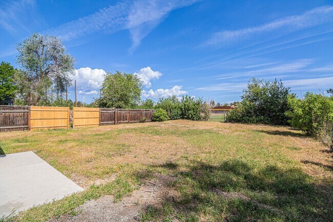 Building Photo - Check out this beauty - Available now!!
