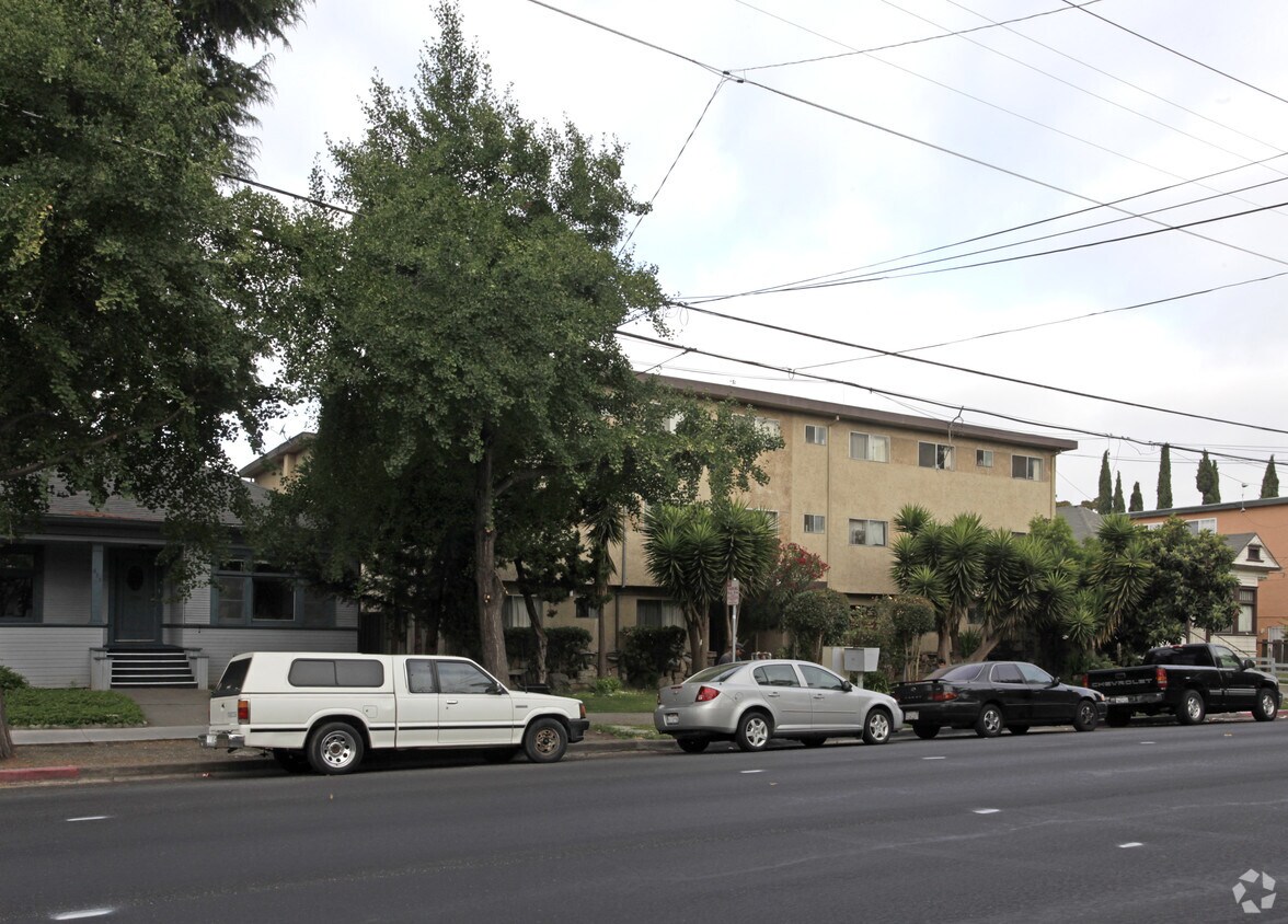Building Photo - Parma Apartments