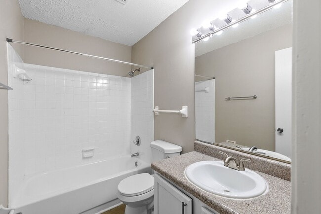 Interior Photo - The Landing on Emerald Pointe