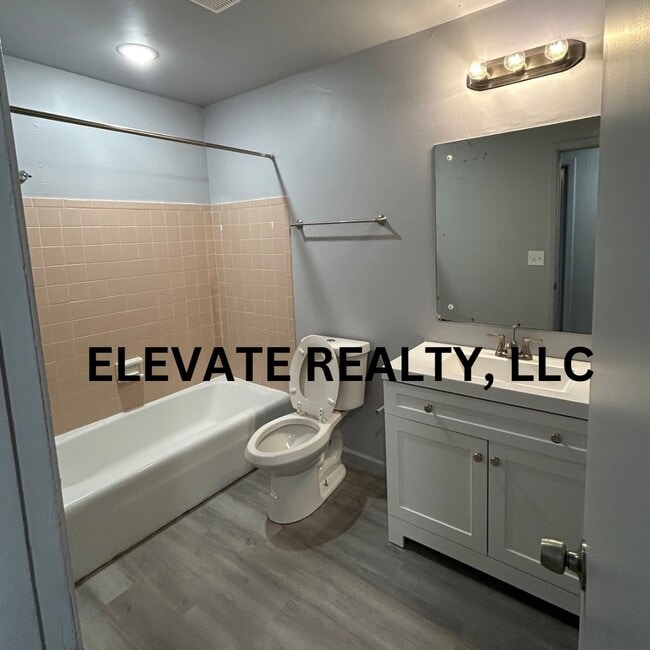 Building Photo - 6008 S Madison Pl