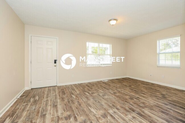 Building Photo - 5 Bedroom Pet-Friendly Home in Knoxville, TN with Main Street Renewal