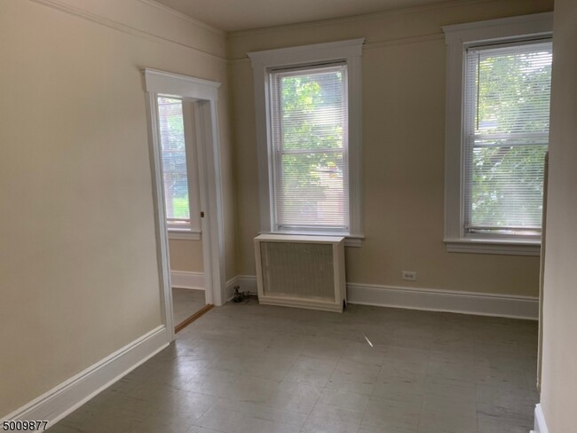 Building Photo - 29 Lathrop Ave