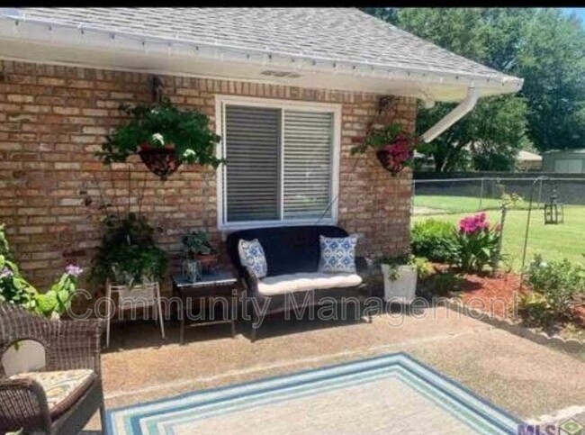 Building Photo - 6225 Chattanooga Dr