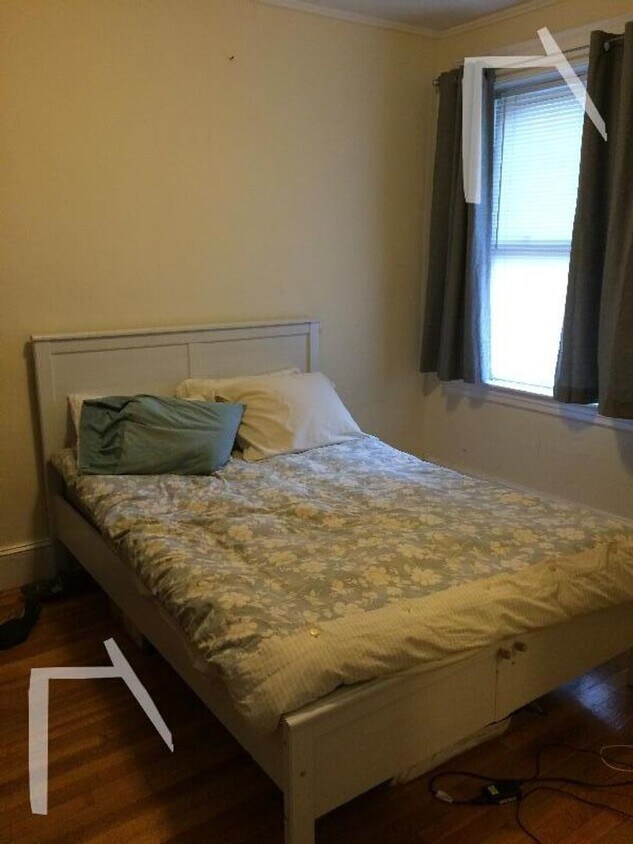Foto del edificio - Great 1 Bed for August 1 - NO  BROKER FEE