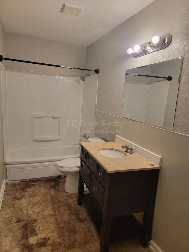 Building Photo - 1118 Oaklawn St