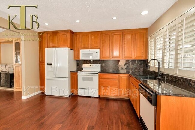 Building Photo - 9399 Medallion Way