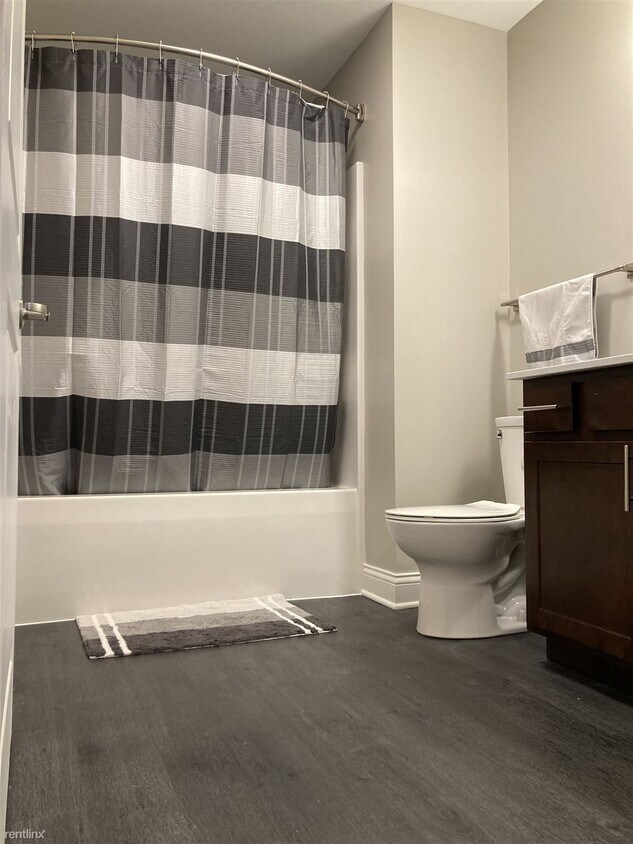 Foto del edificio - 1 br, 1 bath Townhome - THE Q #103