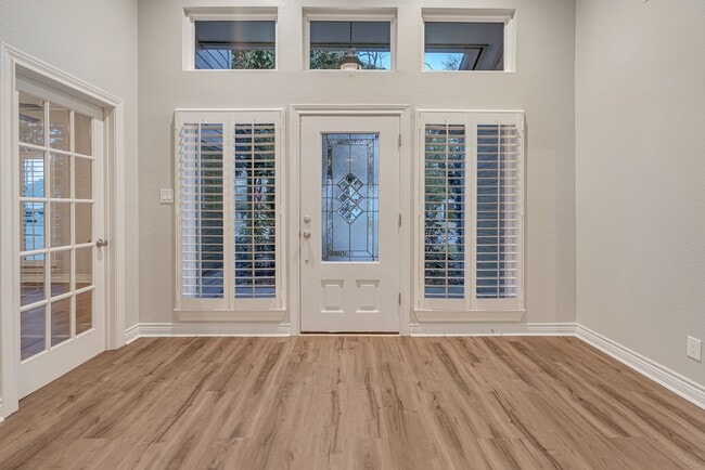 Building Photo - 4702 Spring Ln