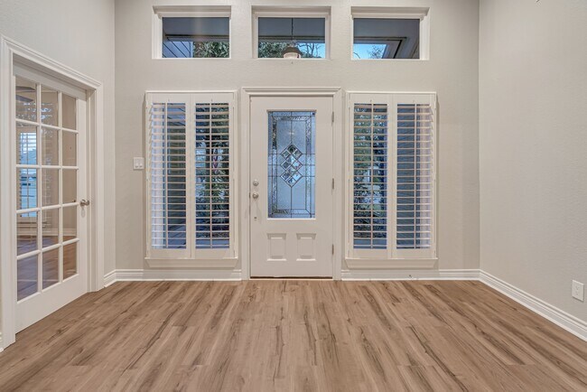 Foto del edificio - 4702 Spring Ln