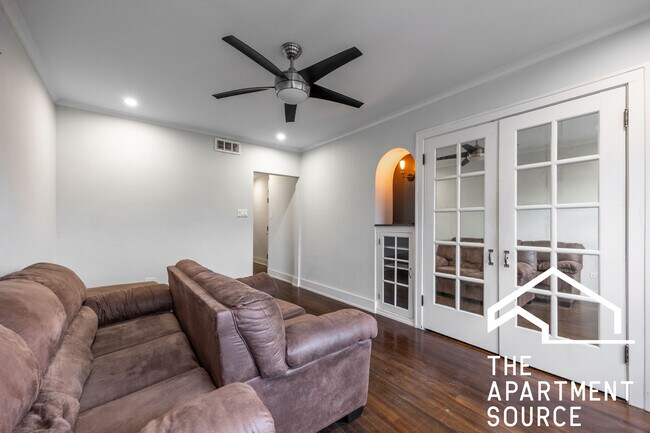 Foto del edificio - 3716 W Belmont Ave