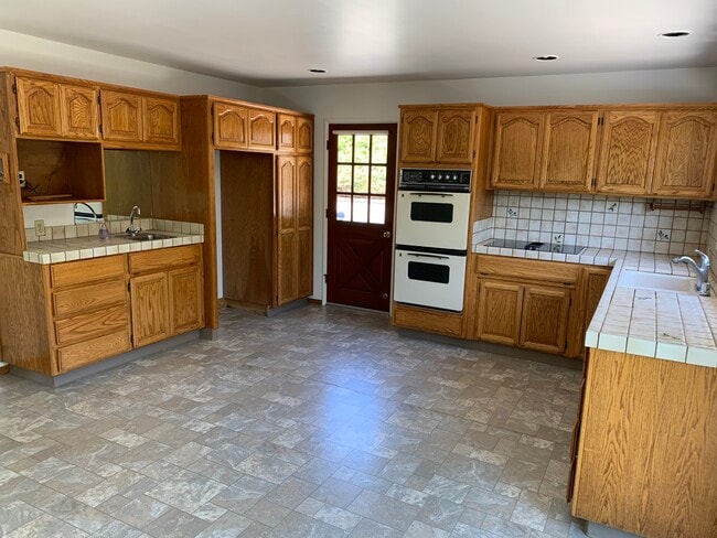 Building Photo - 261 Rheem Blvd