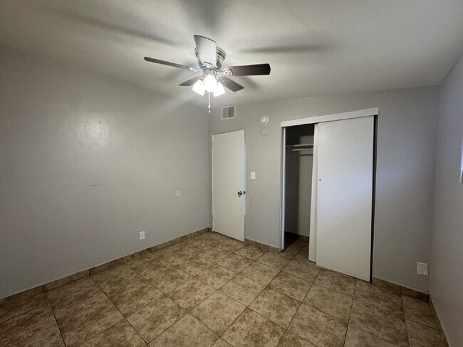 Foto del edificio - 2 Bedroom 1 Bathroom with W/D