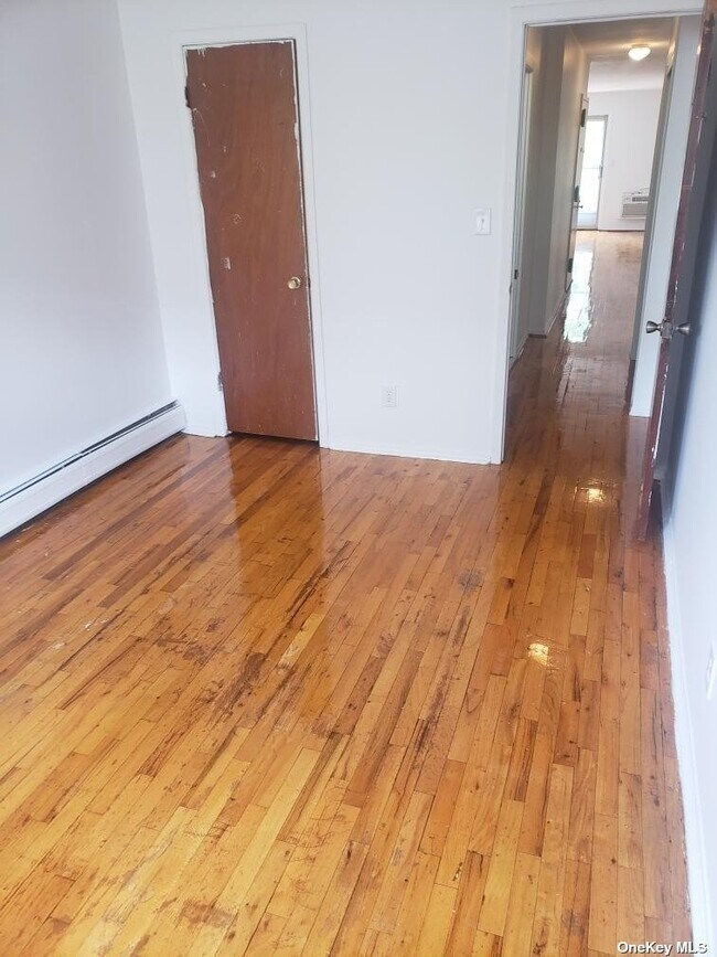 Building Photo - 164-48 84th Ave