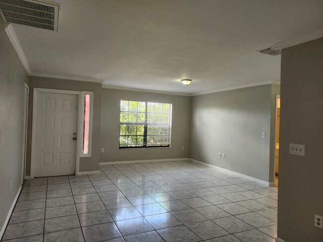 Foto del edificio - Single Family 3 bedroom 2 bath Must See