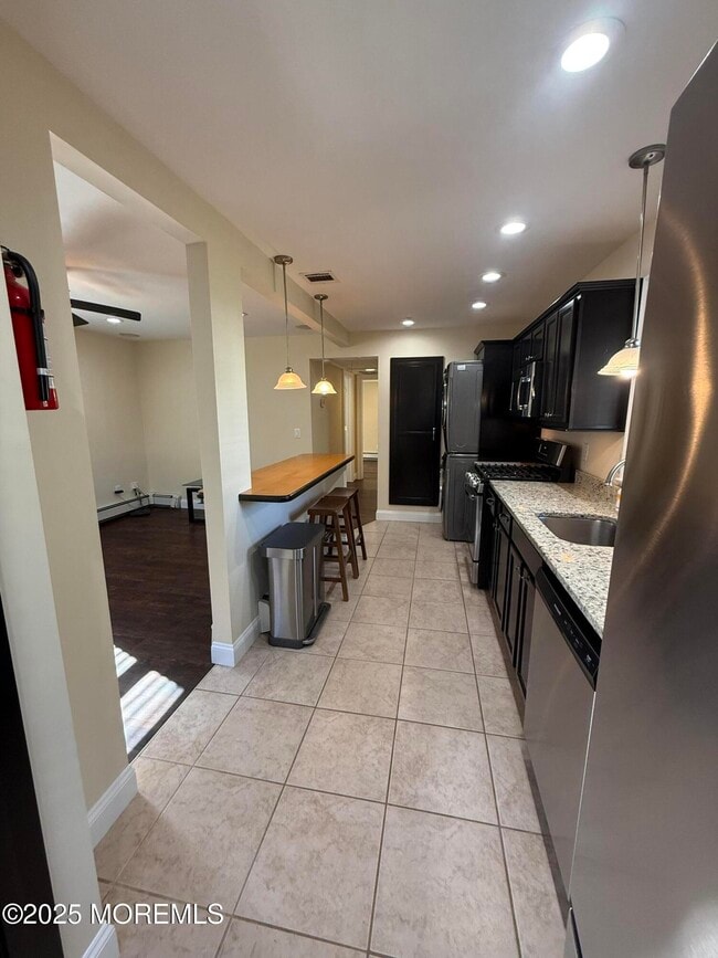 Building Photo - 9 Main St