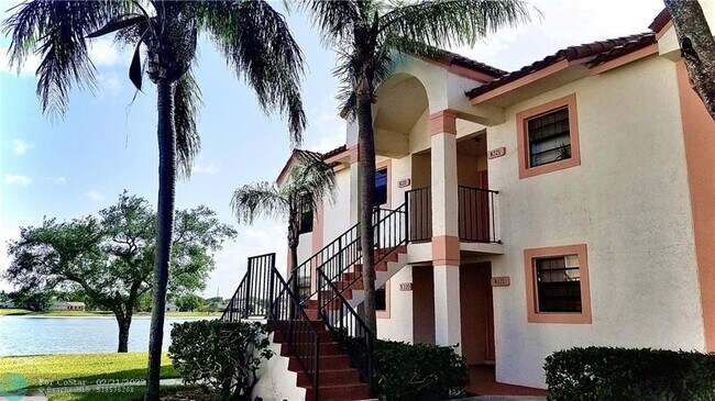 Building Photo - 321 Norwood Terrace