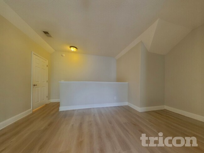 Foto del edificio - 8737 Windsor Lake Blvd