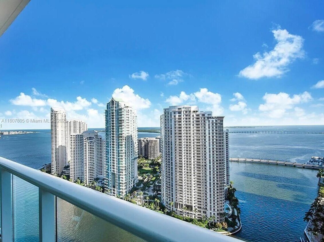 Primary Photo - 300 S Biscayne Blvd
